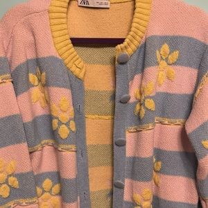 #ZARA FLORAL JACQUARD CARDIGAN , Size Large , true to size